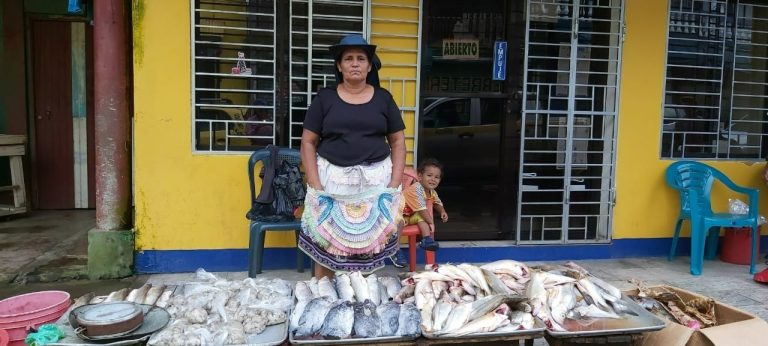 Doña Melania Soto, comerciante de mariscos desde hace 20 años